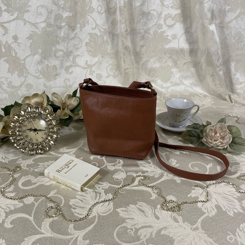 Brown|Lucky Brand|Crossbody Purse|Leather Bag|6 1/4”x7”x 4”| String Closure|Used